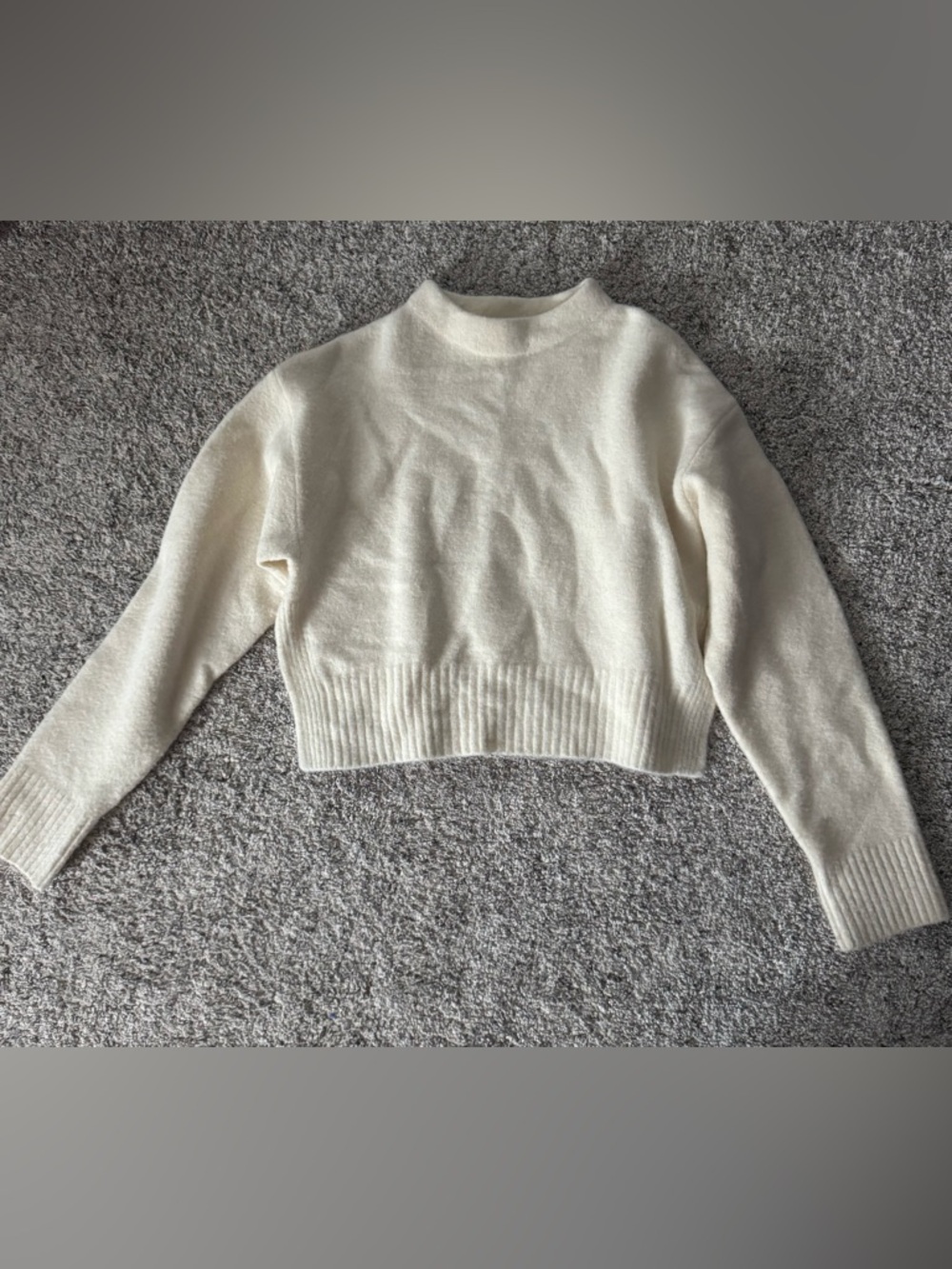 Zara Size Medium Cream Crew Neck Cropped Sweater